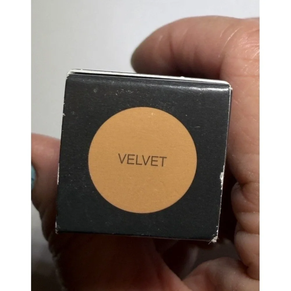 Younique Mineral Touch Skin Perfecting Concealer - Velvet 0.34 oz NIB